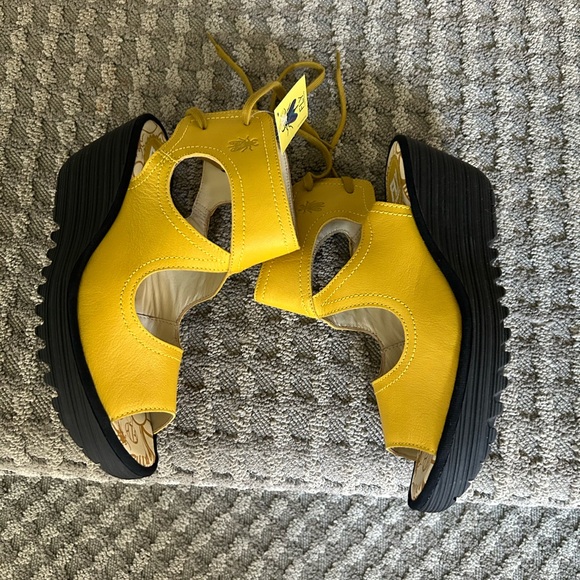 Fly London Sandals - Picture 3 of 10